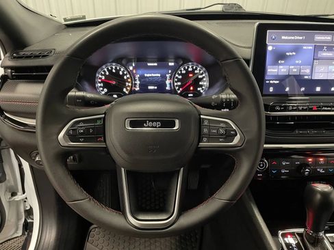 Used 2025 Jeep Compass Trailhawk AWD/4WD image 21
