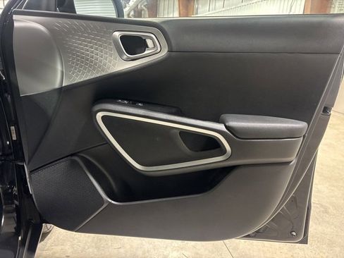 Used 2022 Kia Soul LX image 9