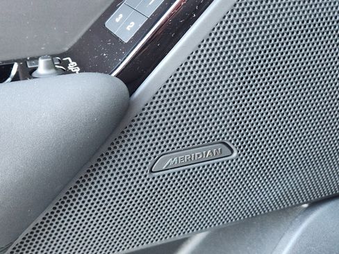 Certified 2024 Land Rover Range Rover Velar Dynamic SE image 24