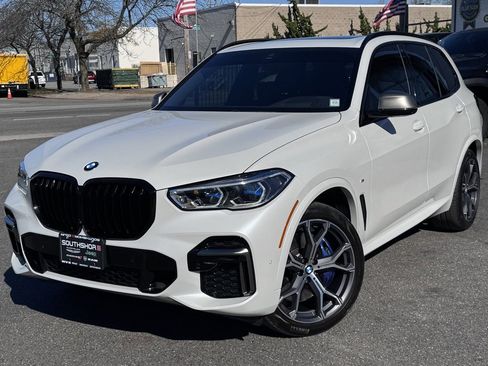 Used 2022 BMW X5 M50i w/ Executive Package image 3