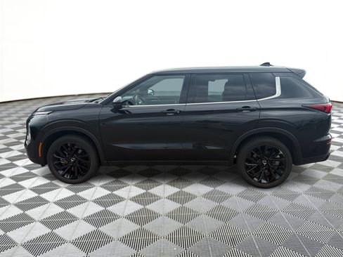 Used 2023 Mitsubishi Outlander SE Black Edition AWD/4WD image 2