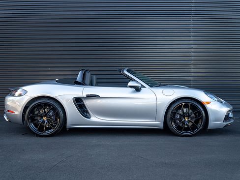 Certified 2024 Porsche 718 Boxster image 28