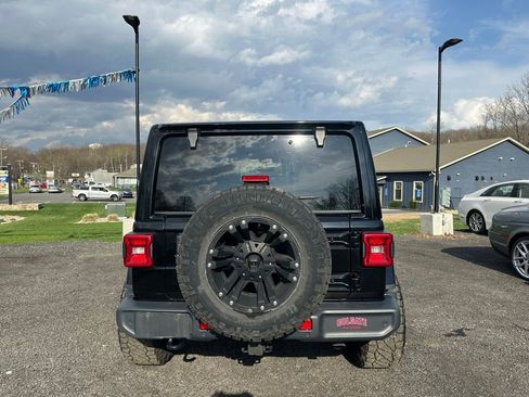Used 2018 Jeep Wrangler Unlimited Sahara w/ Dual Top Group AWD/4WD image 10