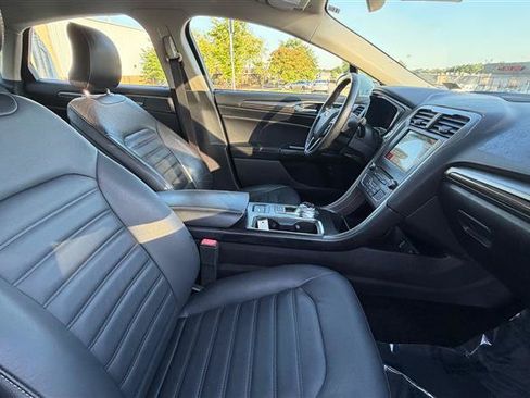 Used 2017 Ford Fusion SE w/ Equipment Group 602A FWD image 20
