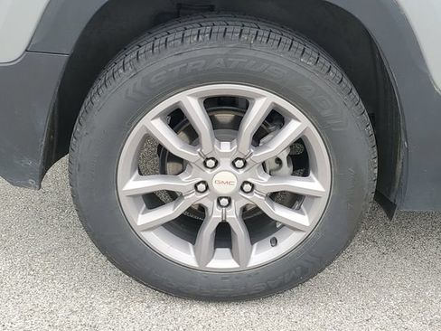Used 2024 GMC Terrain SLT AWD/4WD image 7