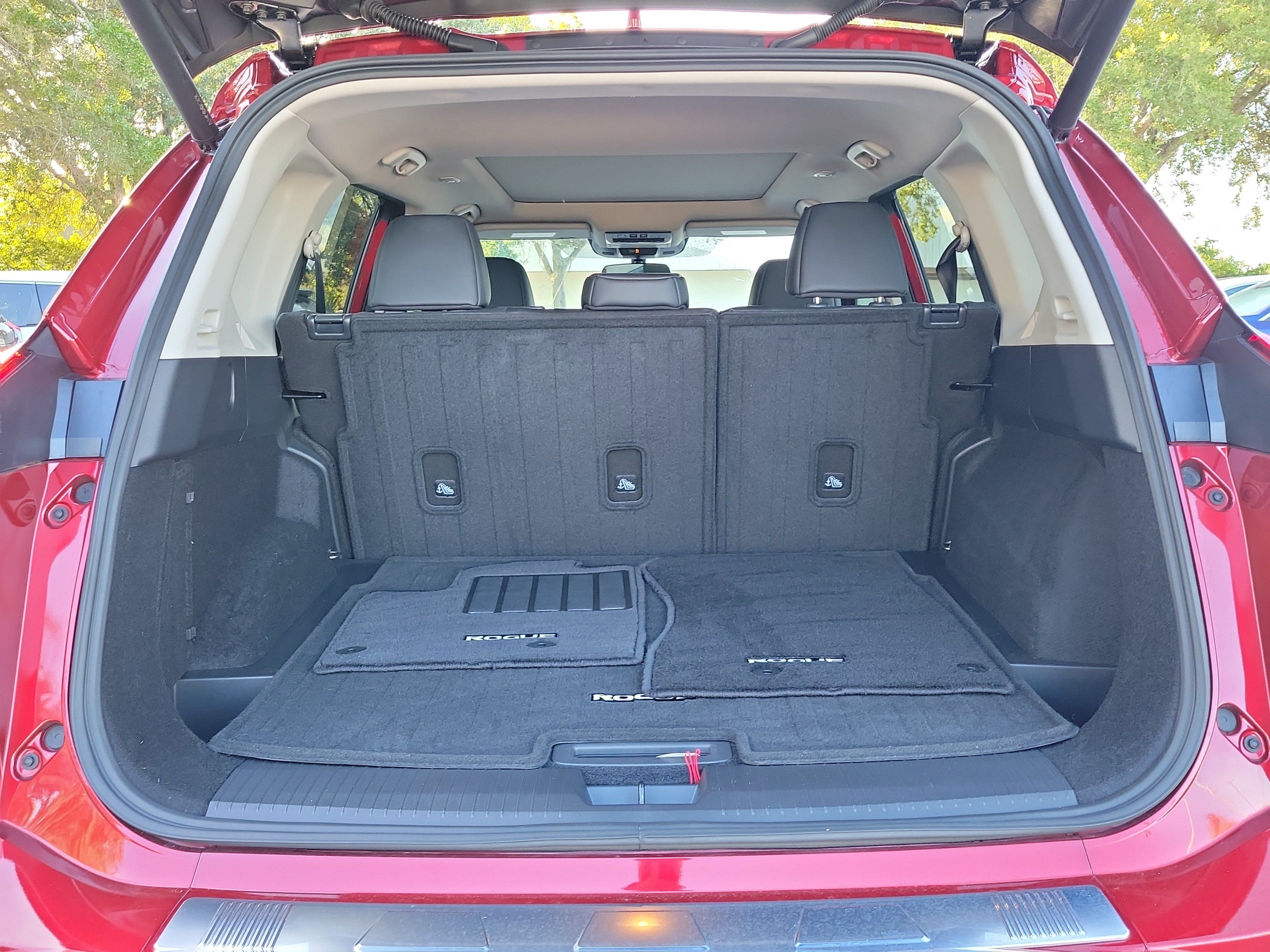 Certified 2025 Nissan Rogue SV w/ SV Premium Package FWD image 8