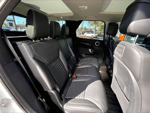 Used 2024 Land Rover Discovery S image 26