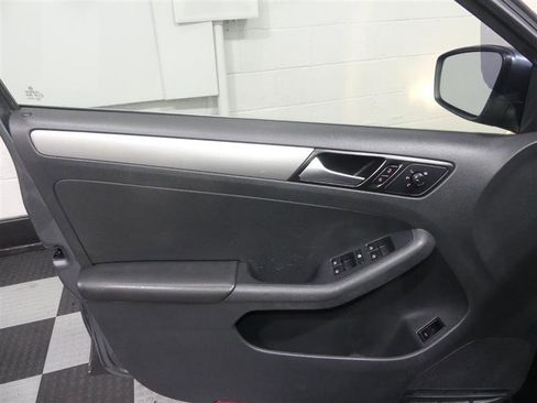 Used 2017 Volkswagen Jetta S image 17