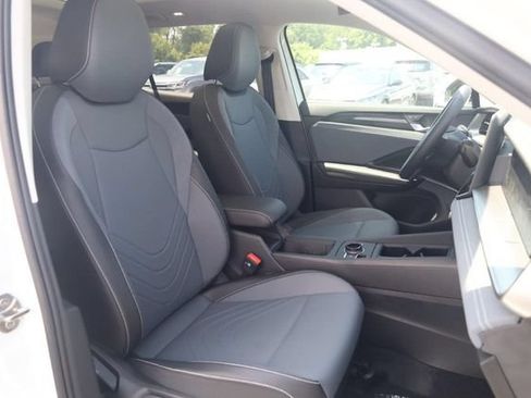 New 2026 Volkswagen Tiguan SE AWD/4WD image 19