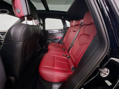 Certified 2022 Porsche Macan S image 24
