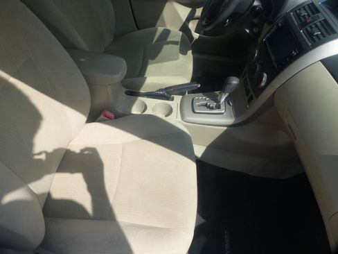 Used 2013 Toyota Corolla LE FWD image 17
