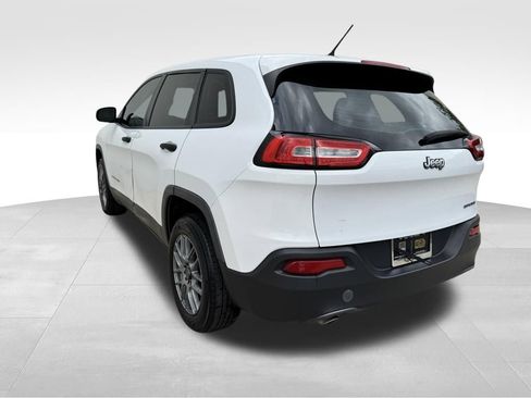 Used 2014 Jeep Cherokee Sport image 4