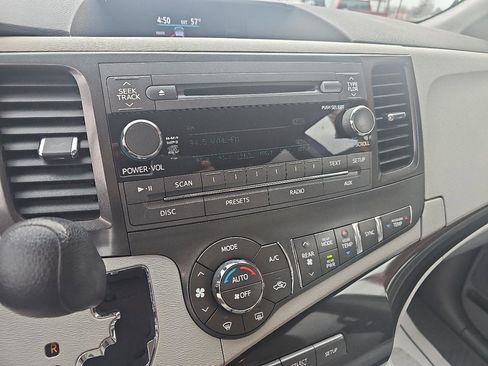 Used 2013 Toyota Sienna LE image 17