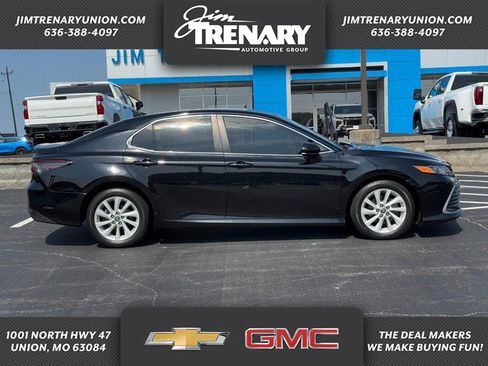 Used 2022 Toyota Camry LE w/ Carpet Mat Package (TMS) AWD/4WD image 1