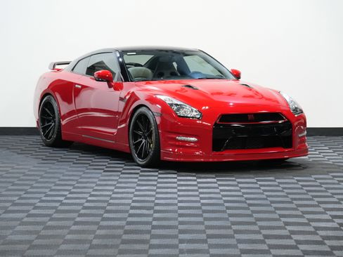 Used 2012 Nissan GT-R Premium image 5