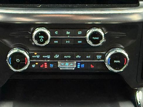 Used 2022 Ford F150 Lariat w/ Equipment Group 502A High image 25