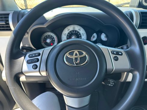 Used 2013 Toyota FJ Cruiser 4WD w/ Convenience Pkg image 8