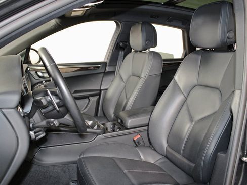 Used 2024 Porsche Macan image 5