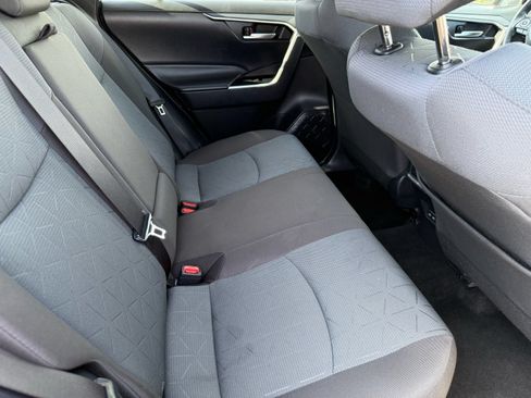 Used 2025 Toyota RAV4 XLE FWD image 29