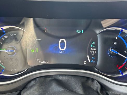 Used 2022 Chrysler Pacifica Touring-L w/ Uconnect Theater Family Group image 19