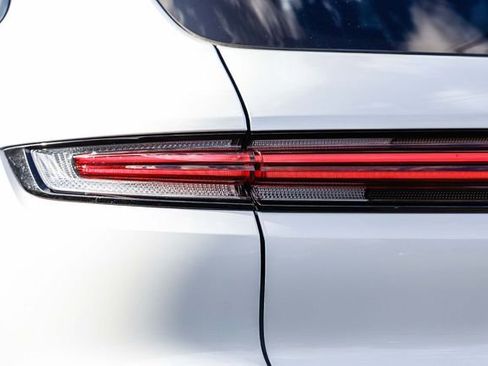 Used 2024 Porsche Cayenne image 8