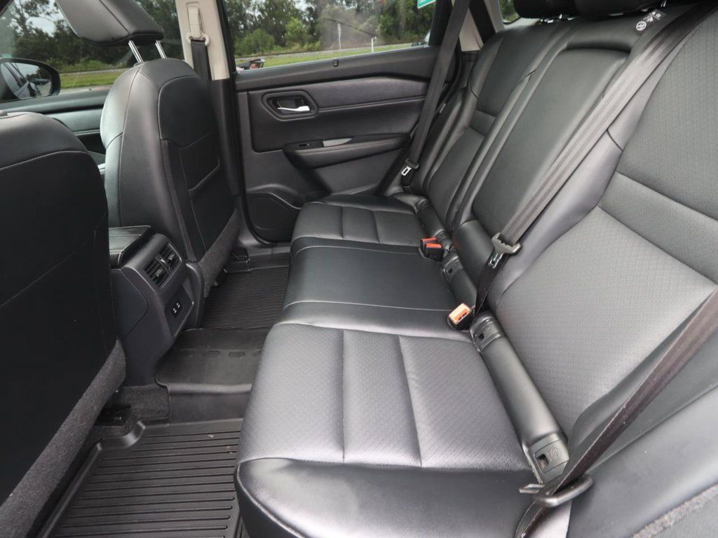Used 2025 Nissan Rogue SV w/ SV Premium Package FWD image 12