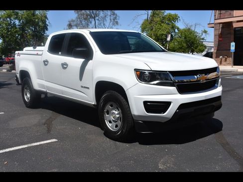 Used 2020 Chevrolet Colorado W/T w/ WT Convenience Package AWD/4WD image 2