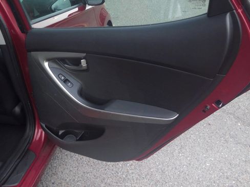 Used 2012 Hyundai Elantra Limited w/ Technology Pkg 5 image 17