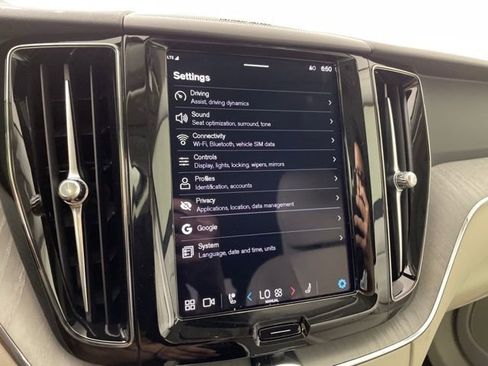 Certified 2024 Volvo XC60 T8 Plus w/ Protection Package Premier image 26