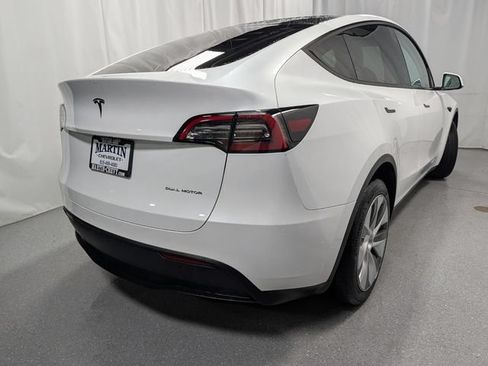 Used 2023 Tesla Model Y Long Range AWD/4WD image 3