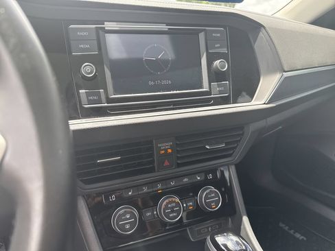 Used 2023 Volkswagen Jetta SE FWD image 20
