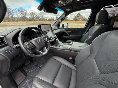 Used 2023 Lexus LX 600 4WD w/ Luxury Package image 16