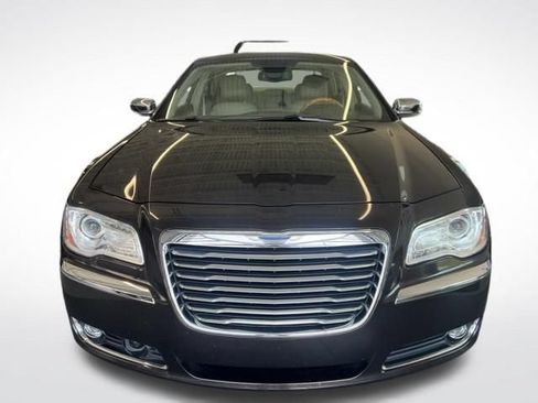 Used 2012 Chrysler 300 Limited w/ Luxury Group RWD image 3