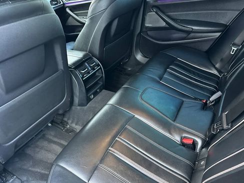 Used 2019 BMW 530e w/ M Sport Package image 12