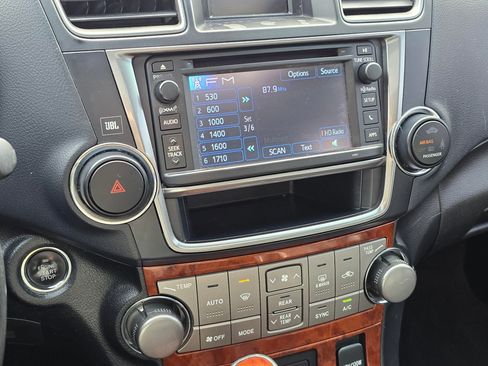 Used 2013 Toyota Highlander Limited image 16