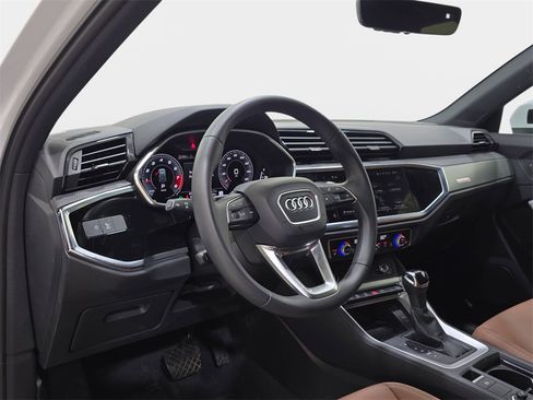 Certified 2025 Audi Q3 2.0T Premium Plus w/ Premium Plus Package image 19