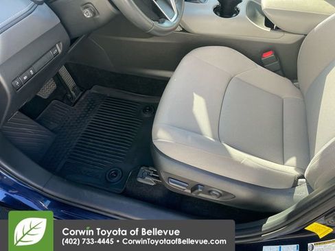 Certified 2022 Toyota Venza LE image 12