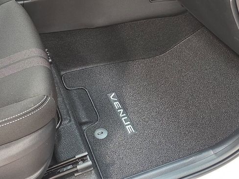 Used 2026 Hyundai Venue SEL FWD image 9