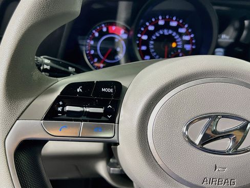 Used 2023 Hyundai Elantra SE w/ Cargo Package FWD image 17