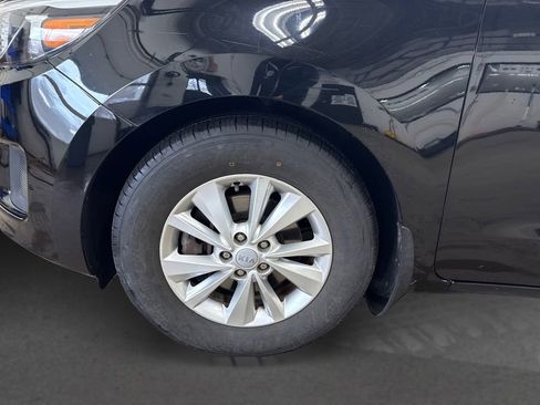 Used 2015 Kia Sedona LX w/ LX Convenience Package image 12
