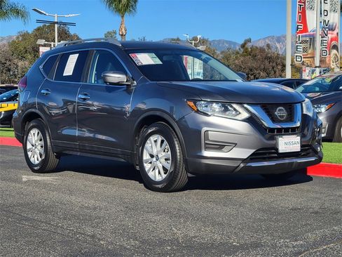 Used 2018 Nissan Rogue SV w/ Premium Package image 32
