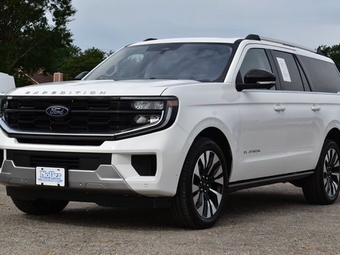 Certified 2025 Ford Expedition Max Platinum w/ Driver's Package AWD/4WD image 1
