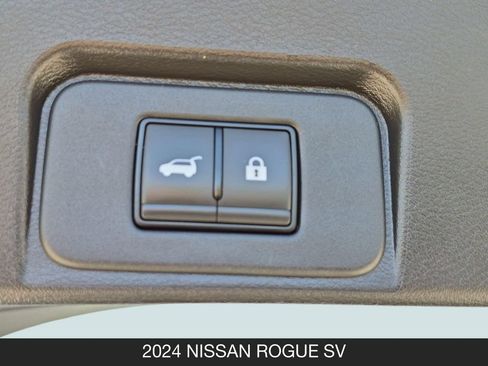 Used 2024 Nissan Rogue SV FWD image 24