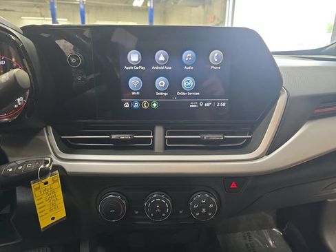 Used 2024 Chevrolet Trax RS w/ Sunroof Package FWD image 21