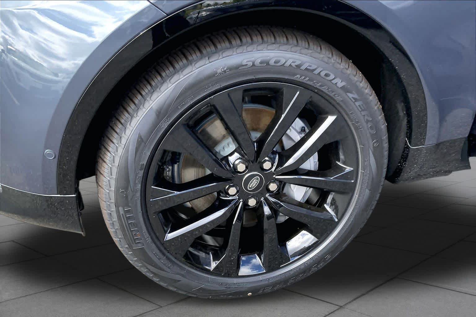 New 2026 Land Rover Discovery Dynamic SE AWD/4WD image 16