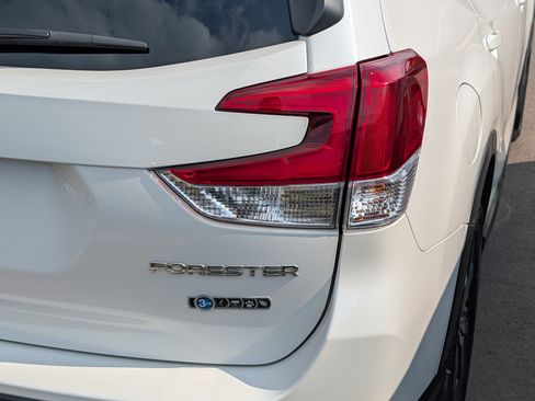 Used 2023 Subaru Forester Limited AWD/4WD image 17