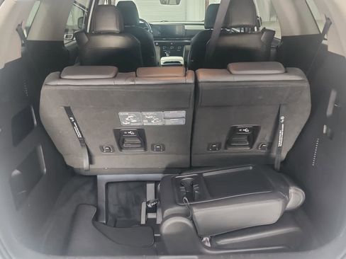 Used 2024 Kia Carnival LX image 27
