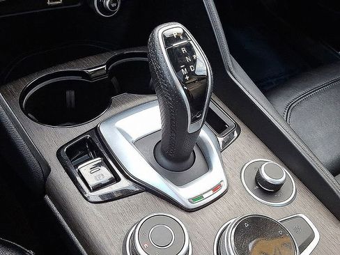 Used 2023 Alfa Romeo Giulia Ti image 18