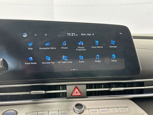 Used 2023 Hyundai Elantra Limited image 15