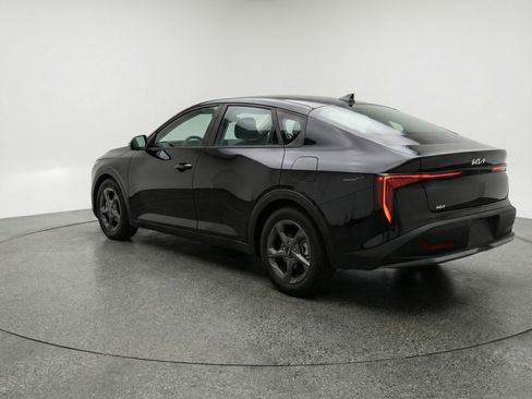 Used 2025 Kia K4 LXS image 6